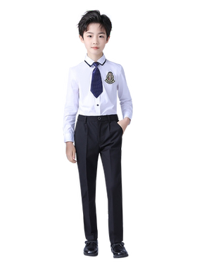 儿童演出服中小学生大合唱