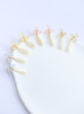 2024年春夏新款三叶花小巧玲珑女士气质925纯银耳饰