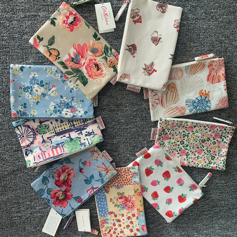 2023 新款Cath kidston经典防水PVC零钱包袋印花拉链狗狗印花卡包