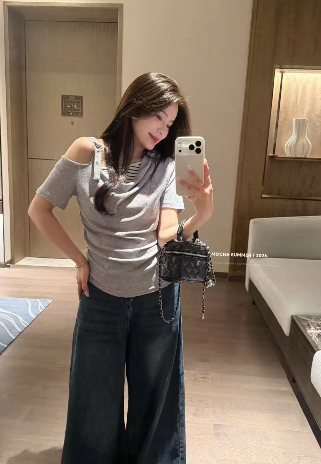 MOCHA 重工設計條紋拼接蕩領短袖t恤女別緻不對稱斜領露肩抽摺潮T