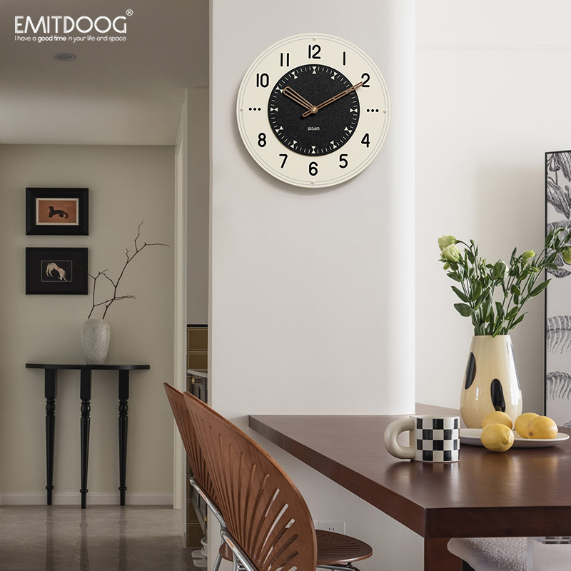 客厅钟表挂钟奶油风2025新款