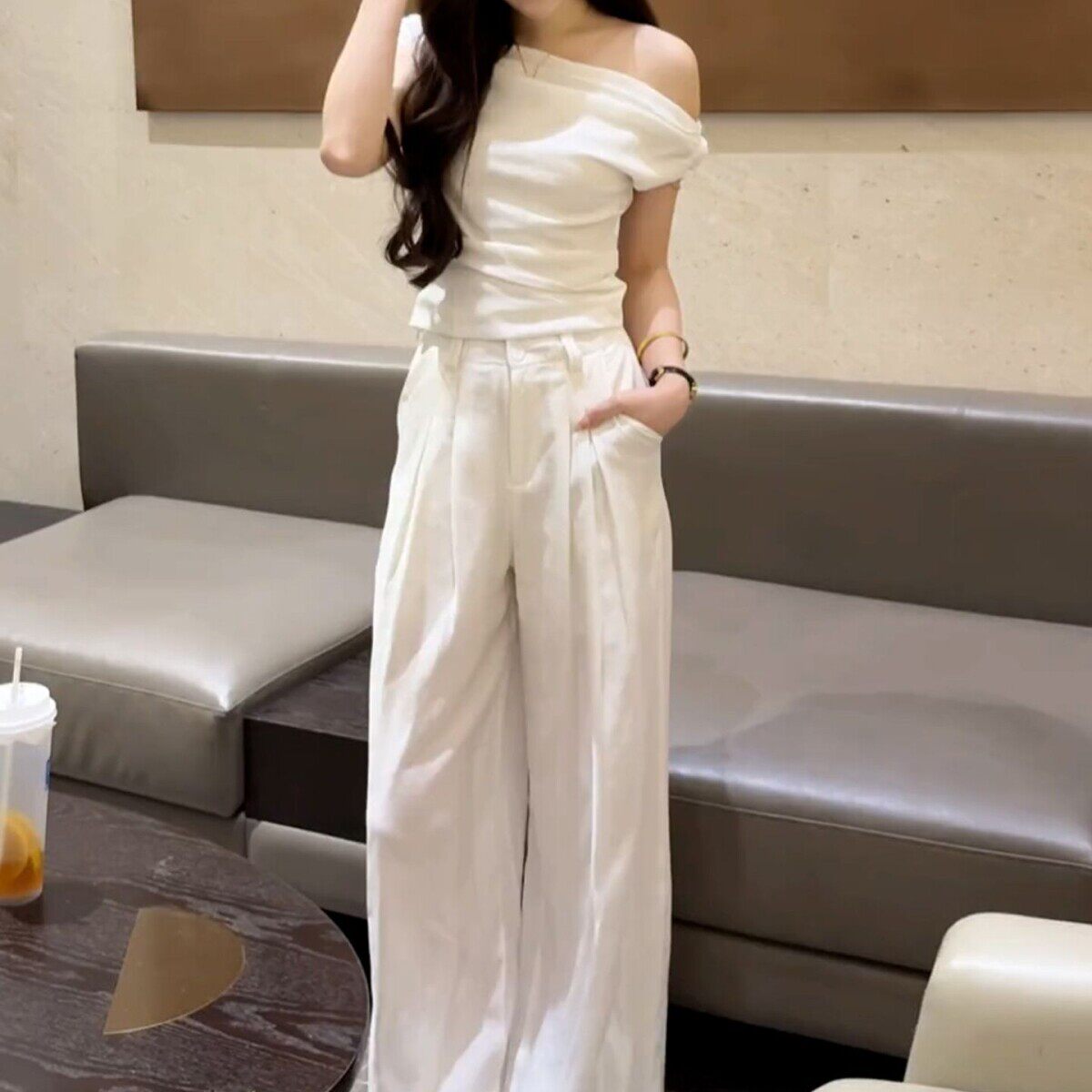 韩系巨好看穿搭一整套2026新款白色斜肩上衣女夏季阔腿裤两件式套