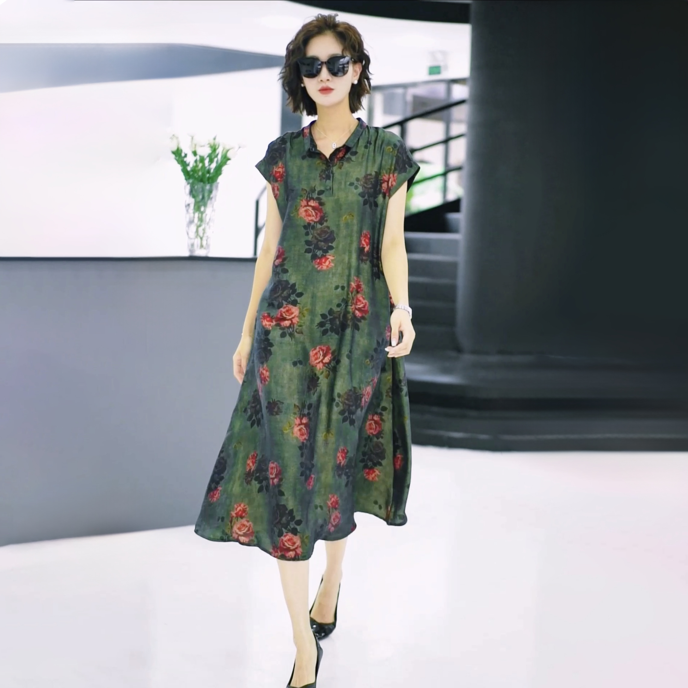 2025夏文艺复古宽松显瘦天丝印花连衣裙女装妈妈款民族风过膝长裙