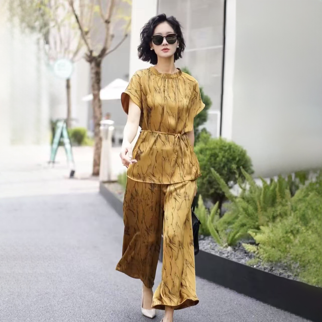 2025复古中式高级感真丝印花大码上衣女装气质减龄洋气妈妈两件套