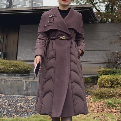 25冬季时尚大翻领新国标90白鸭绒长款过膝羽绒服女装收腰洋气外套