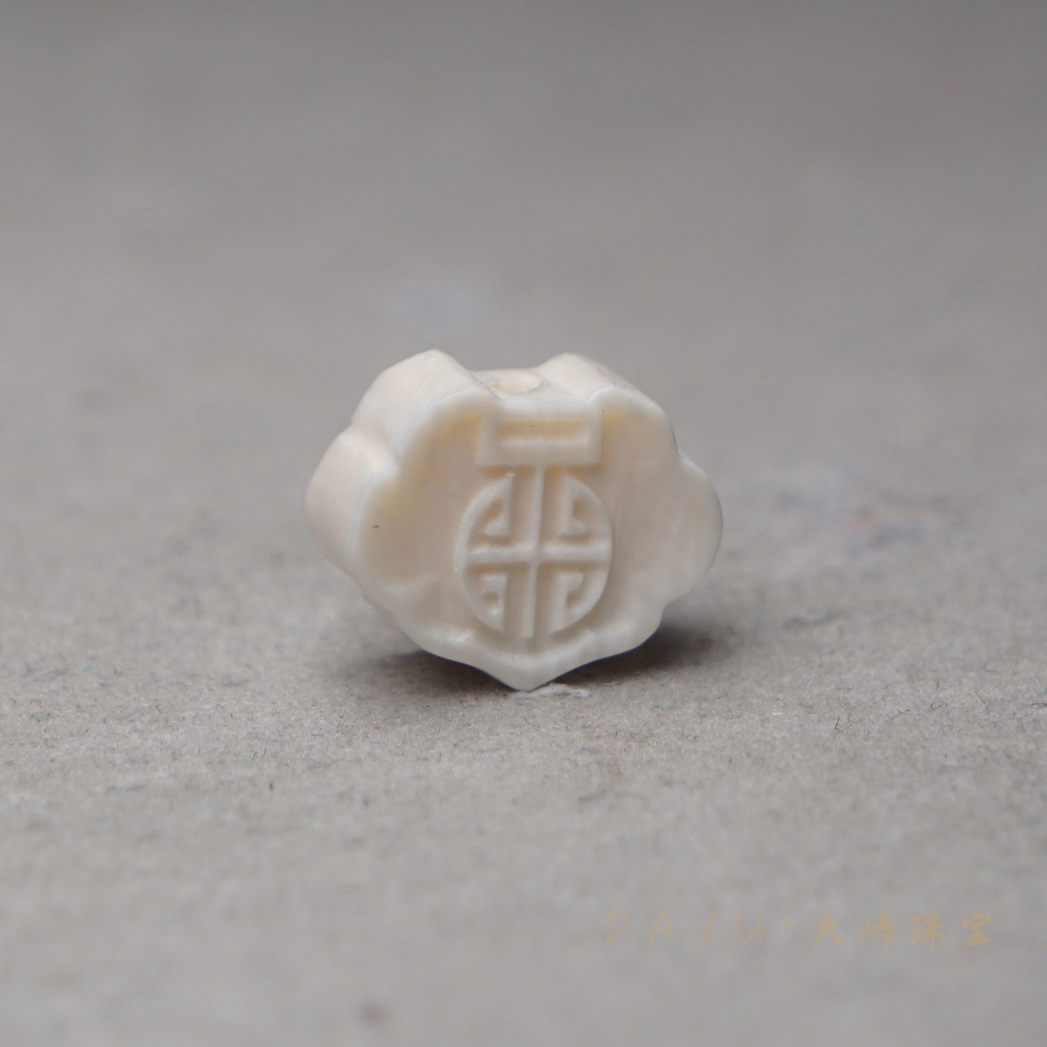 2026天然猛犸象牙雕刻件 如意锁 祥云 四方如意 中国结 元宝 背云