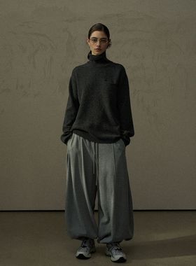 [共线]COLNE冬季新款舒适亲肤绵羊毛小口袋高领宽松垂感毛衣C5521