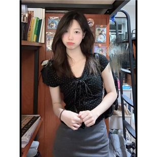 正肩设计感小众上衣 v领蕾丝边黑色短袖 T恤女夏季 新款 辣妹修身