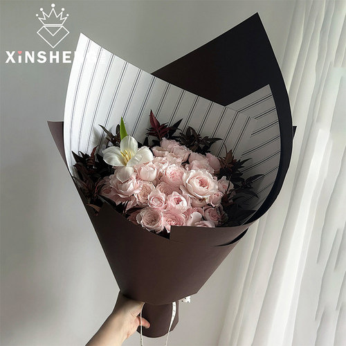芯苼法式条纹撞色花束包装纸