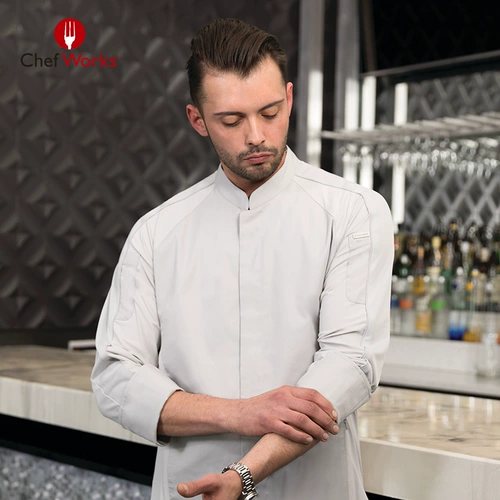Шеф -повар шеф -повар с длинной обеденной одеждой высокий мужской мужской повар