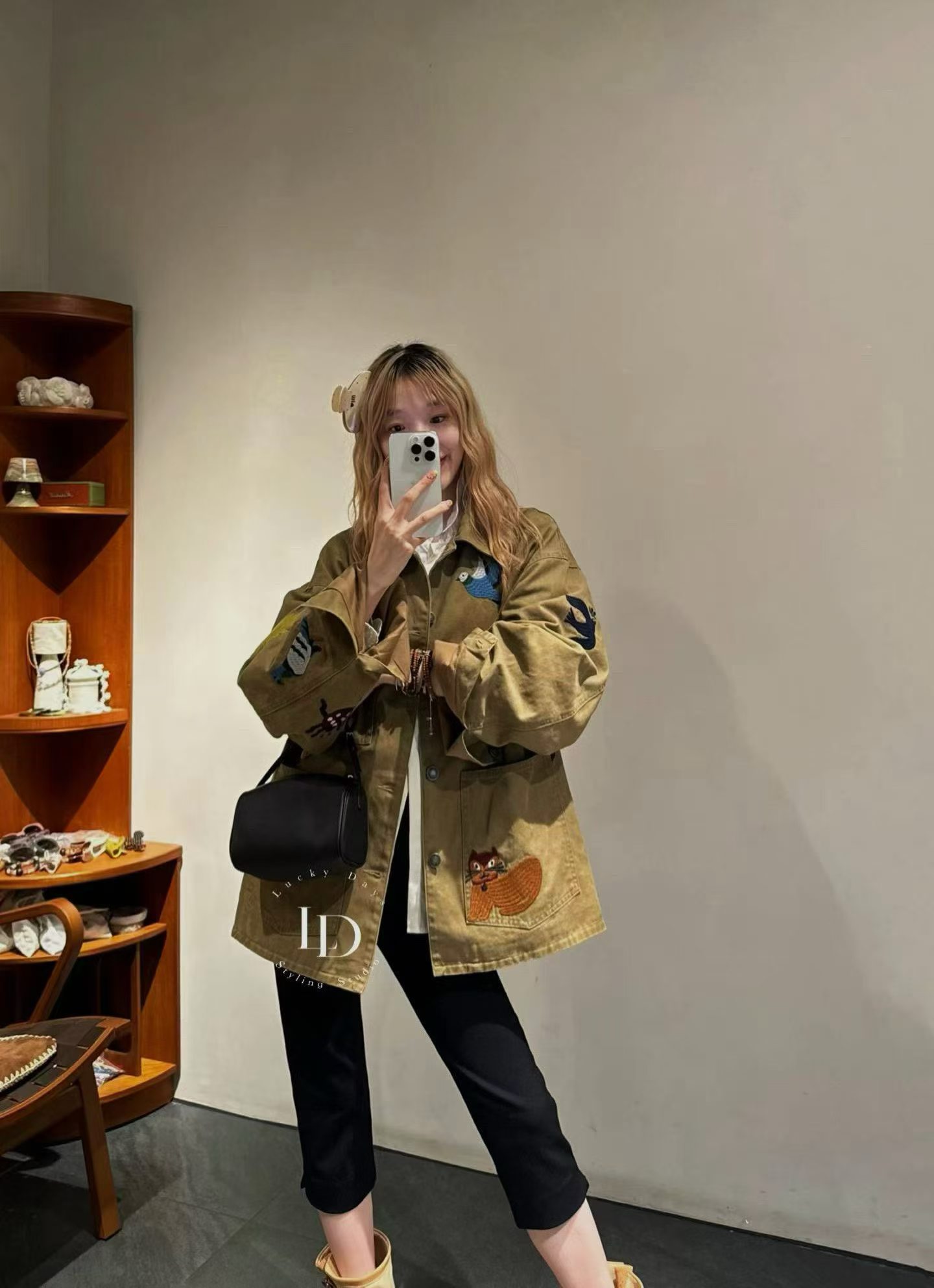 欧式设计感专柜同款外套女2026秋季新款翻领刺绣宽松显瘦风衣外套