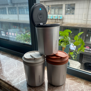 车载烟灰缸带灯防飞灰车内饰用品适用于奔驰宝马奥迪蔚来丰田理想