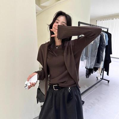 美拉德咖色高级感针织打底衫女秋季法式老钱风叠穿上衣披肩两件套