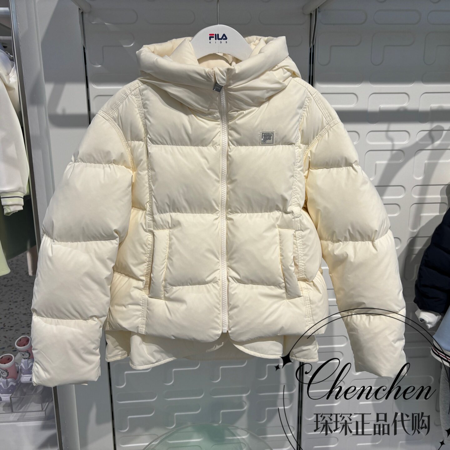 斐乐冬女大童鹅绒保暖连帽羽绒服