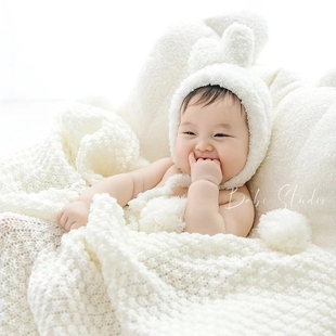 ins风羊羔绒兔子帽儿童沙发百天周岁宝宝摄影拍照道具豆袋针织毯