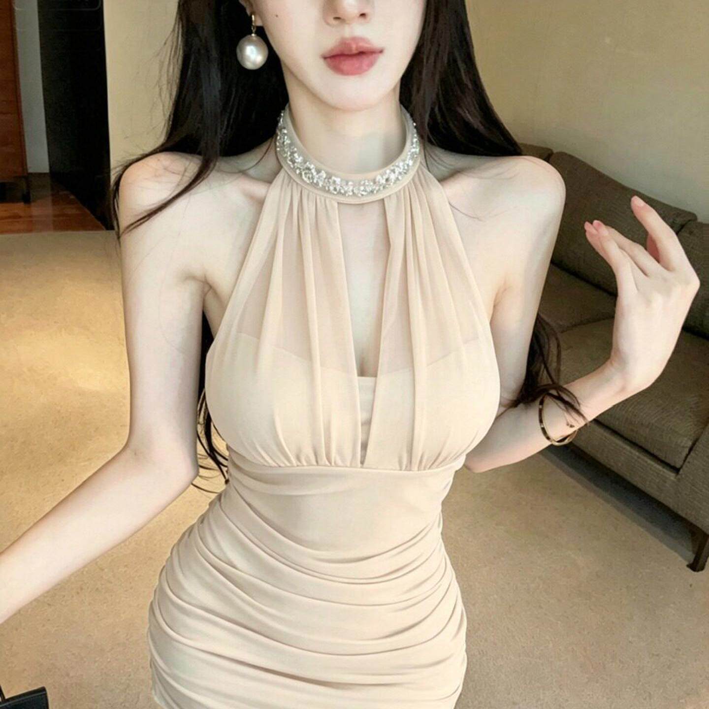 高级感网纱拼接镶钻挂脖v领显瘦连衣裙女性感辣妹褶皱紧身包臀裙