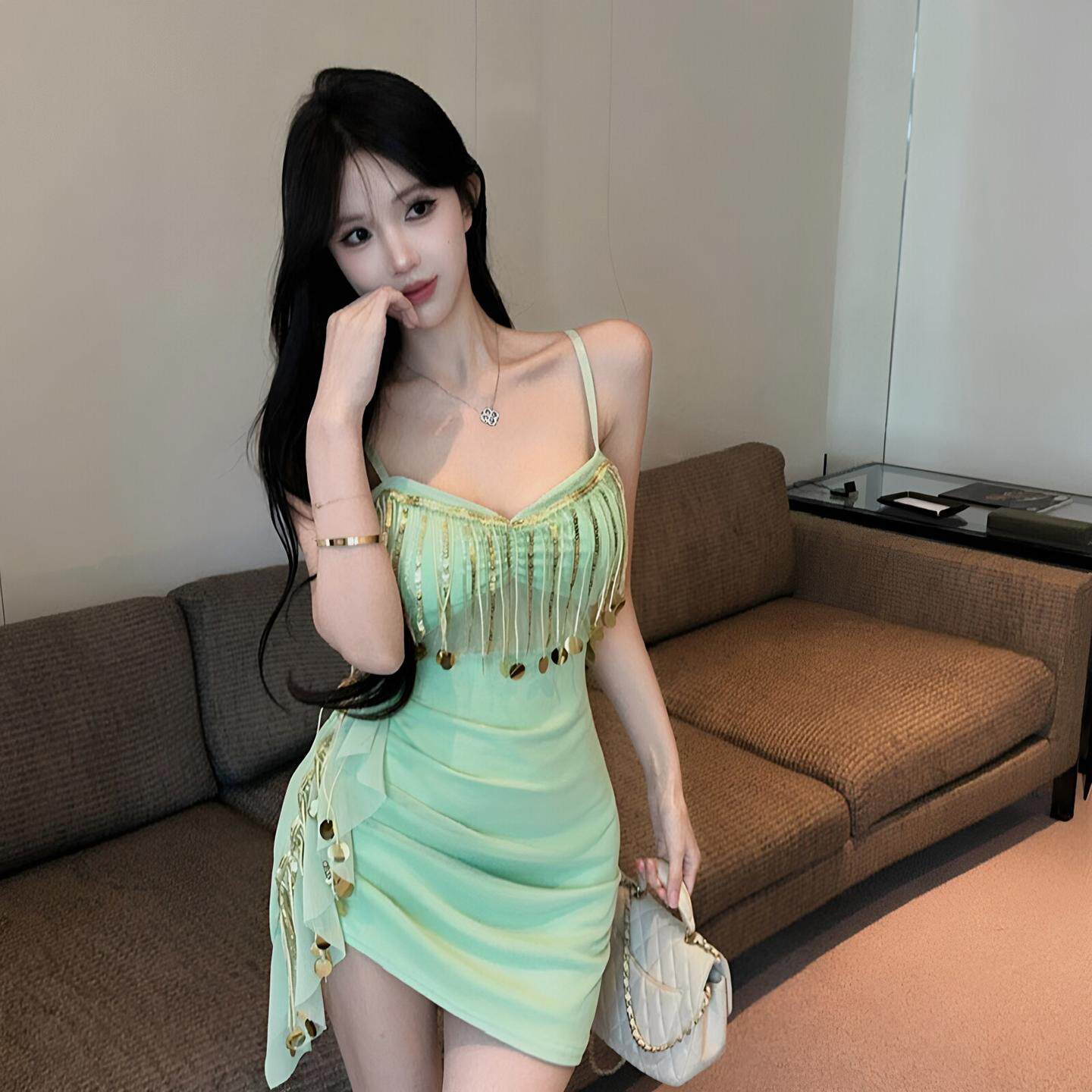 辣妹低胸露锁骨亮片装饰吊带连衣裙新款夜场女装性感网纱包臀短裙