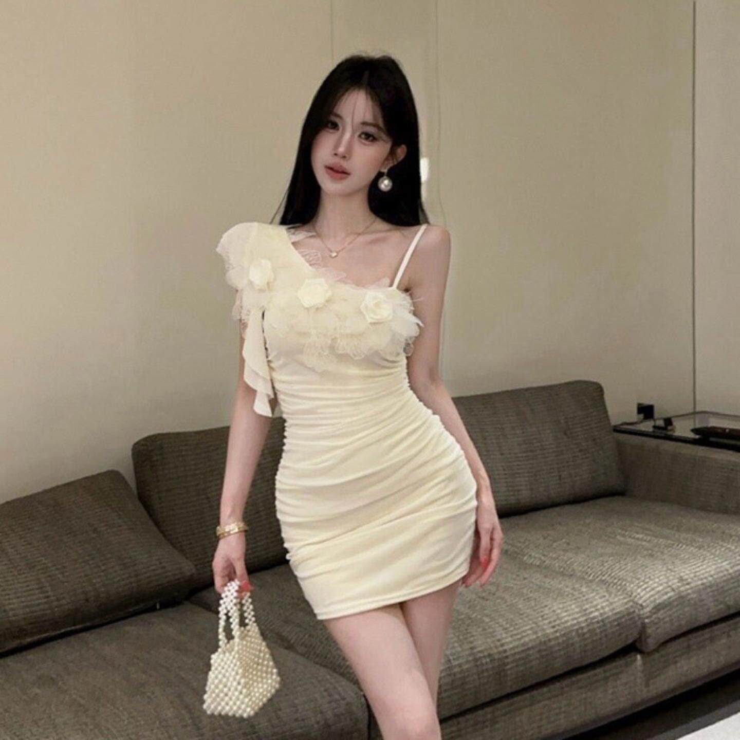 小个子单肩连衣裙性感低胸斜领网纱立体花朵装饰包臀裙夜场短裙子