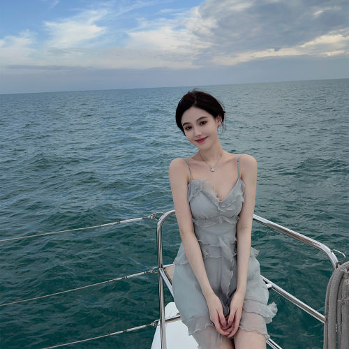 荷叶边少女感灵动甜辣吊带连衣裙