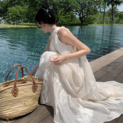 法式温柔风绝美露肩挂脖连衣裙仙女夏季气质公主海边度假沙滩长裙