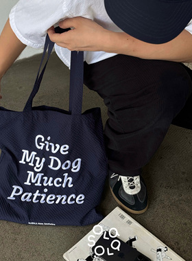 OLASOLA|简约复古字母刺绣轻泡泡纱单肩托特包手提男女通勤帆布包