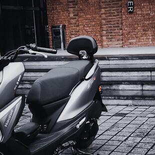 适用于豪爵ADX125靠背改装ADX带人靠背乘客腰靠无损安装靠垫配件