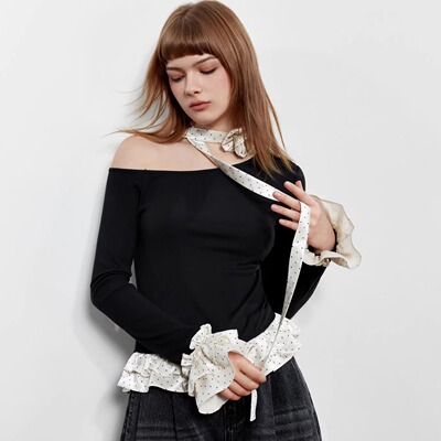 ROCHAROMA2025秋冬 斜肩木耳边上衣