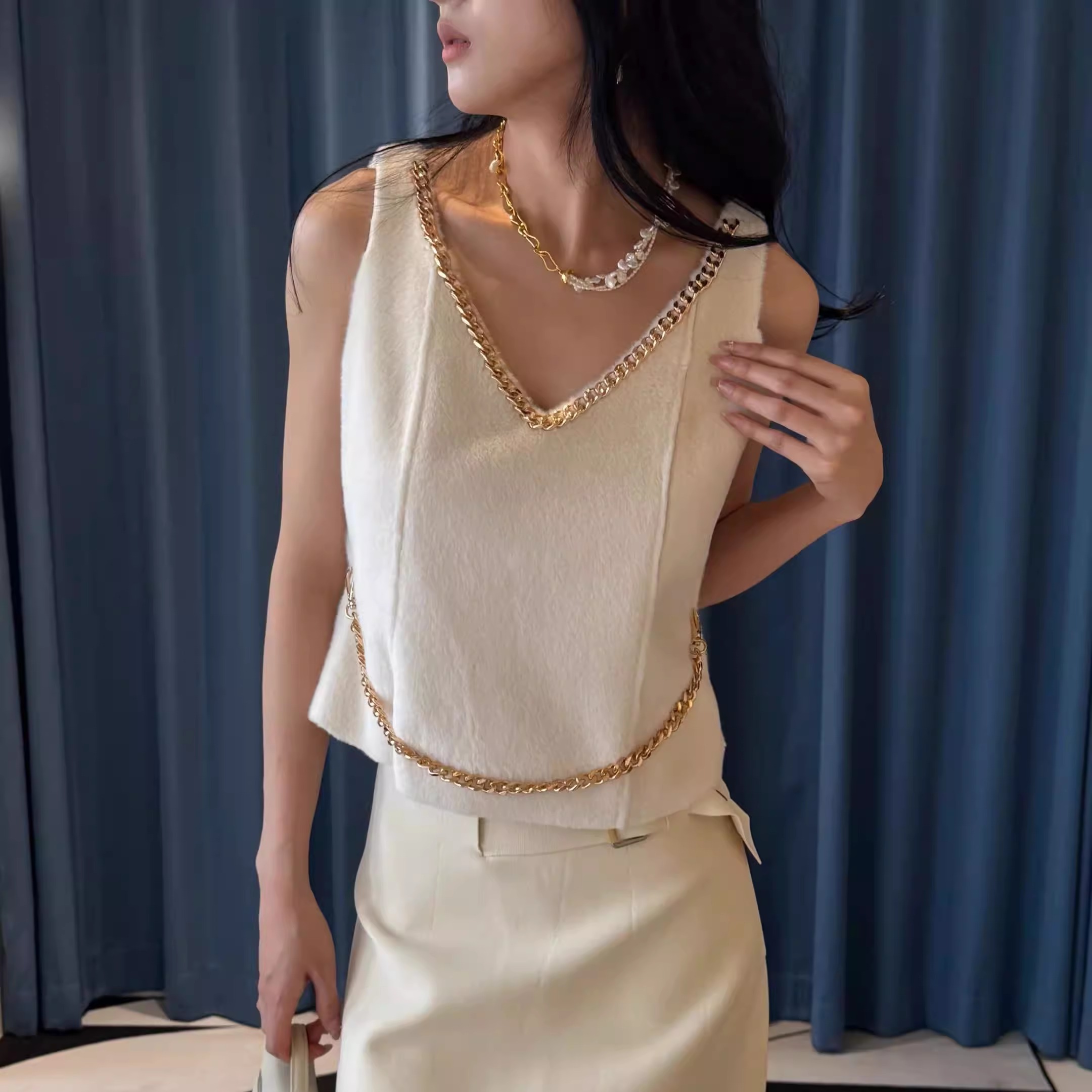 【4折】LOST GENERAL驼色夹克链条白背心 DIONLEE开衩半裙