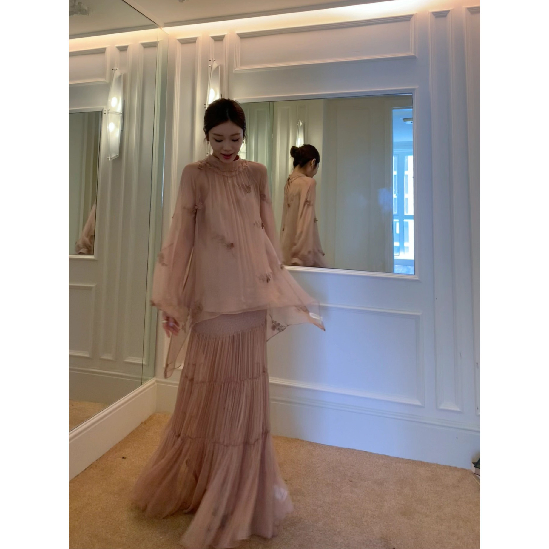 现货NONETONE飘羽花语贝母粉肌理立体绣花桑蚕丝飘带长袖上衣半裙