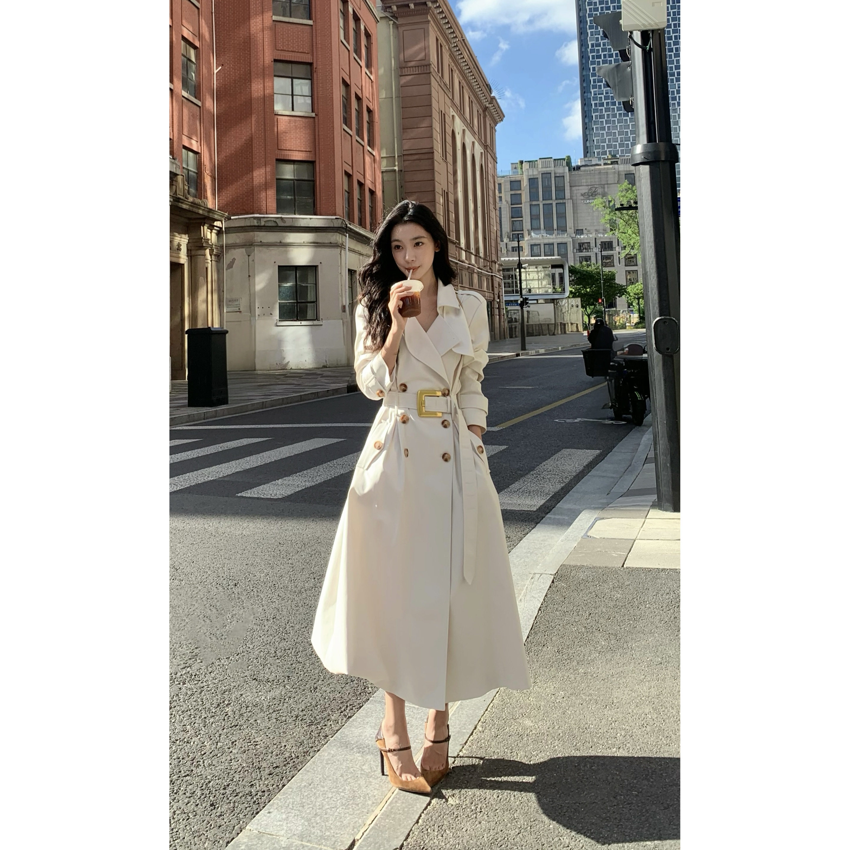 易梦玲同款 Maison Wester26秋 轻奢重工金扣腰带米灰风衣外套