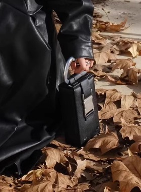 【清货折】HELIOT EMIL 暗黑机能登山扣方型箱包手机斜挎包手提