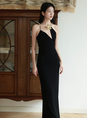 MOOD X MIURA Eve 黑色金属项圈不对称抽褶针织连衣裙