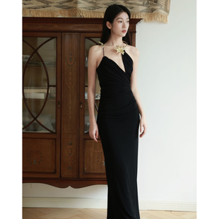 Eve MIURA 黑色金属项圈不对称抽褶针织连衣裙 MOOD