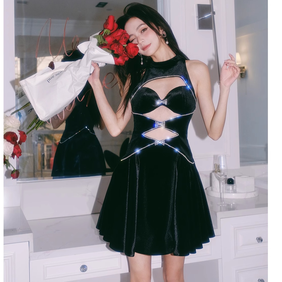 【4折】Masion Wester 春夏新款黑丝绒镂空侧抽褶无袖连衣裙