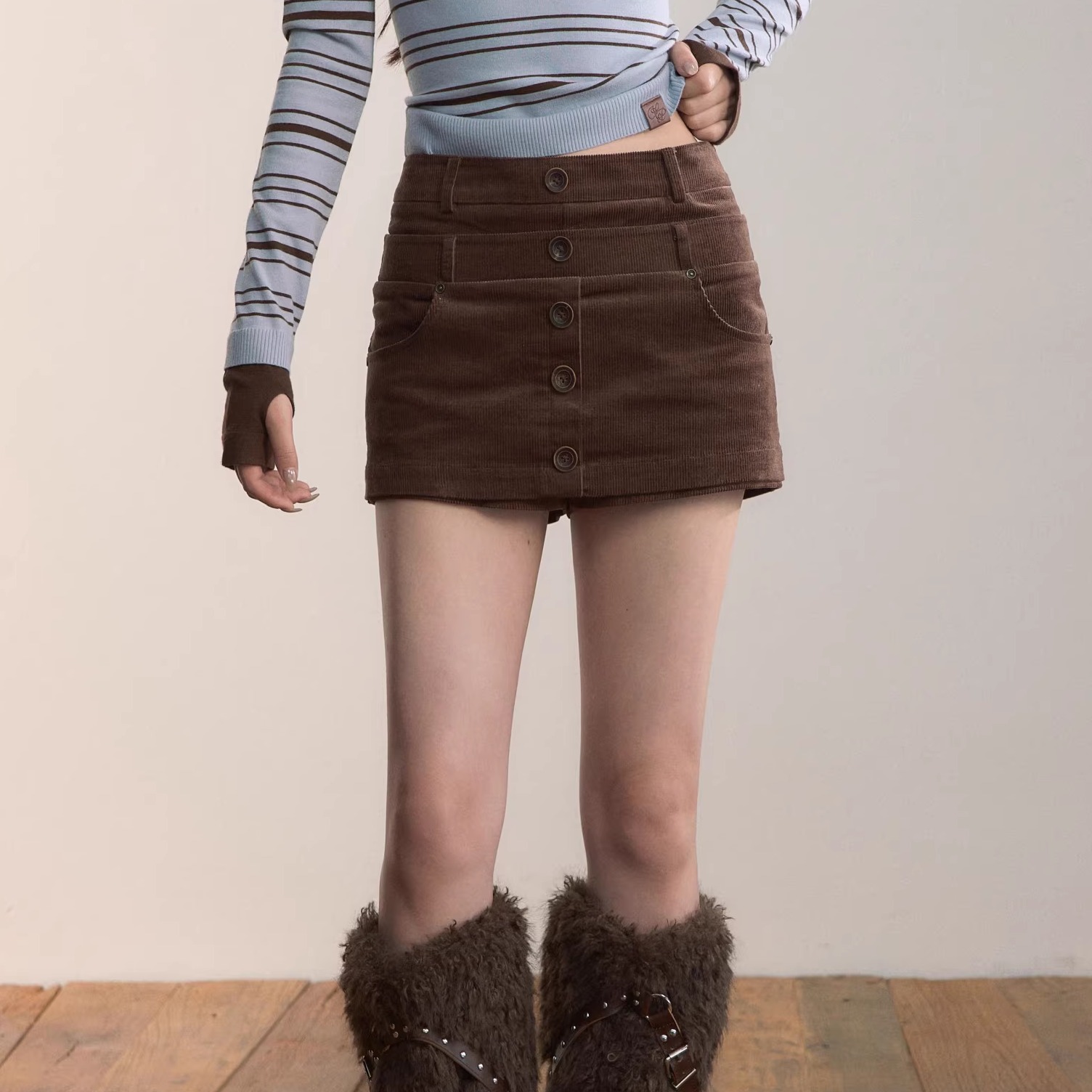 VIAPITTI 25AW 辣妹排扣灯芯绒短裙裤