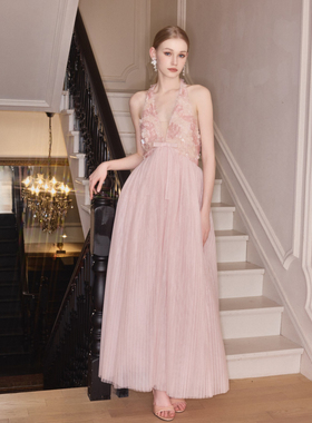 Wardrobes by chen2025SS 轻纱压褶绣珠片深V连衣裙