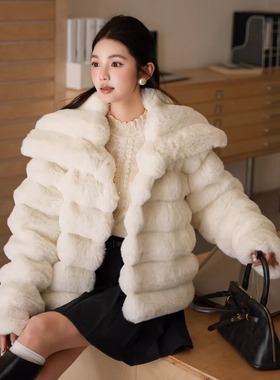 Queen Date 25AW秋冬 白色海军领排骨服灰色拼接百褶短裙