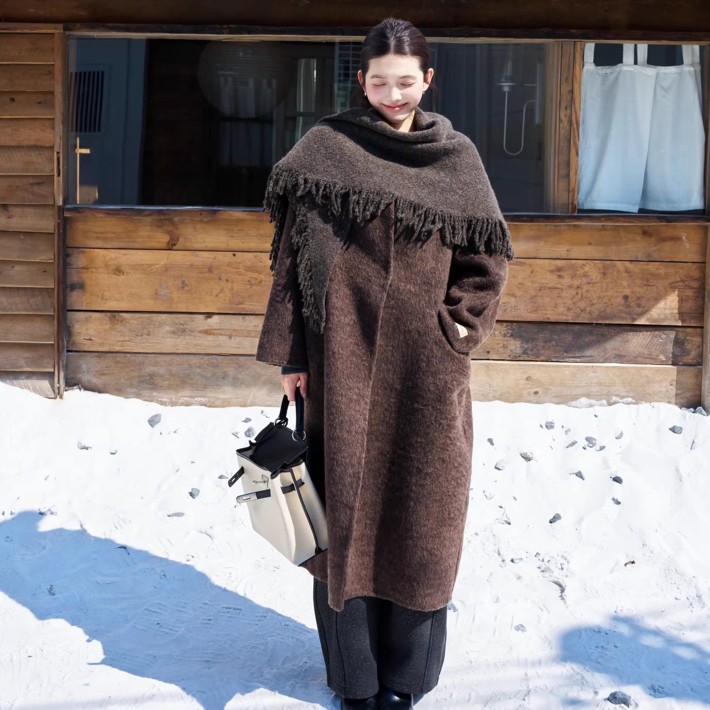 Queen Date 25AW秋冬 黑灰色咖色披肩logo羊毛大衣