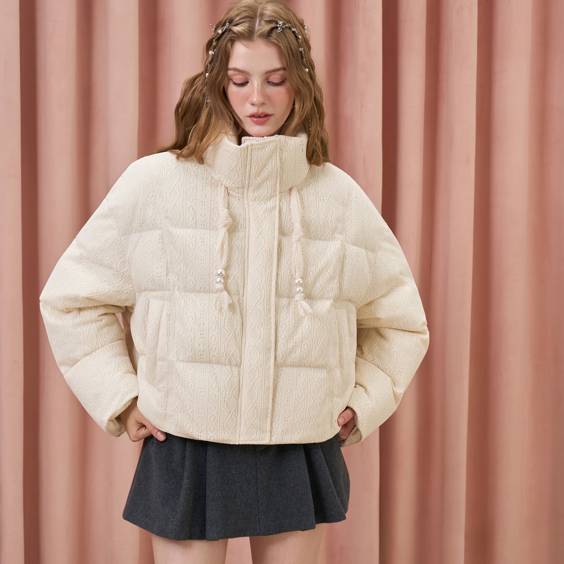 Three Quarters 25AW 米色蕾丝泡芙感90鸭绒短款羽绒外套