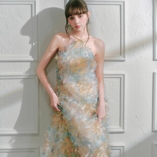 小鸡黄碎褶花朵吊带裙 25SS GUO JINGYI