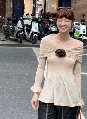 LUMING ROOM 2S秋冬新款一字肩花朵装饰波浪下摆针织上衣百搭