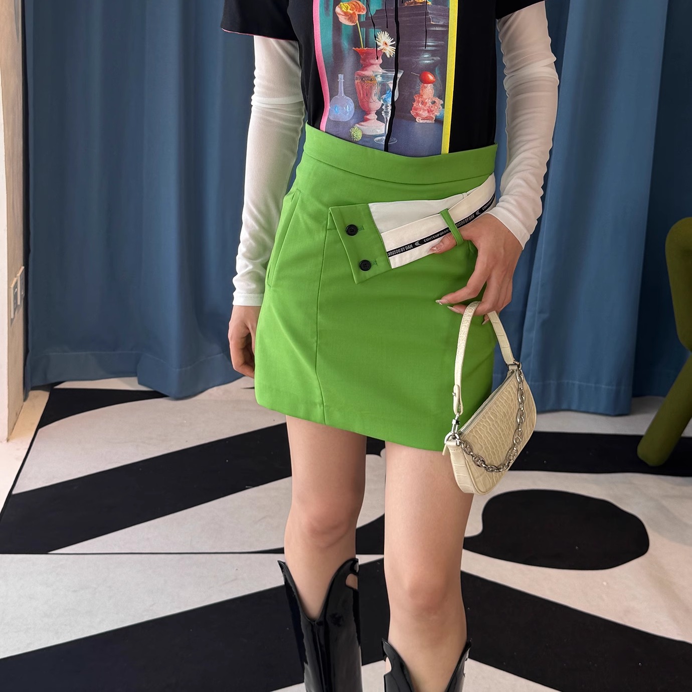 【清货3折】CHRISOU BY DAN欧阳丹绿色百搭半裙短裙 黑色T恤