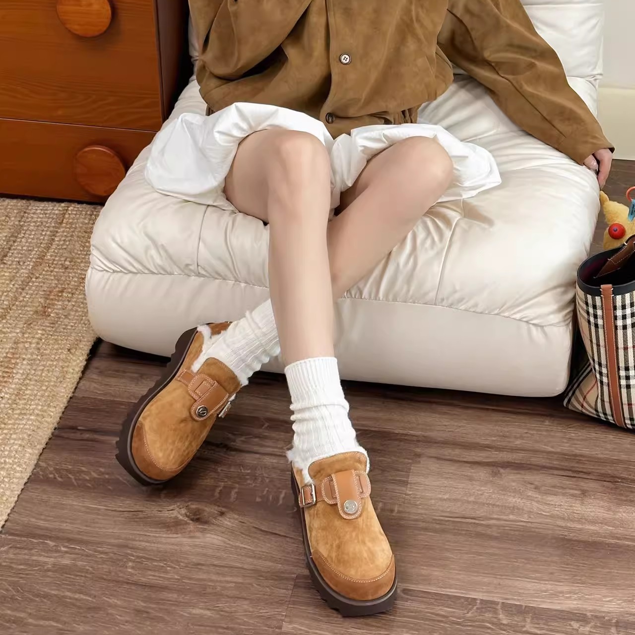 lost in echo 25秋冬 新款个性扣饰厚底毛毛保暖加绒包头勃肯鞋