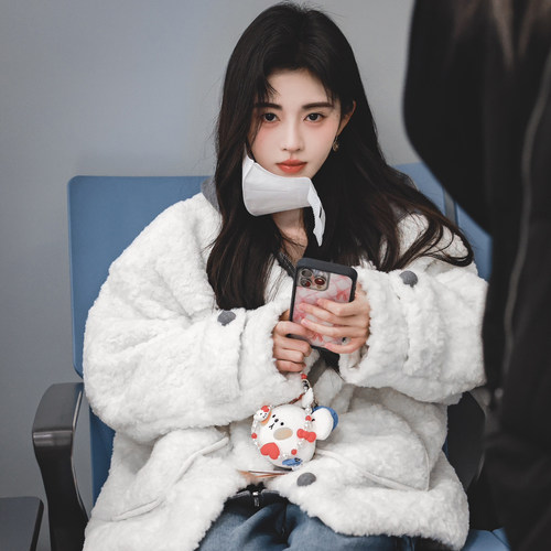 羽绒服镂空牛仔裤ROCHAROMA