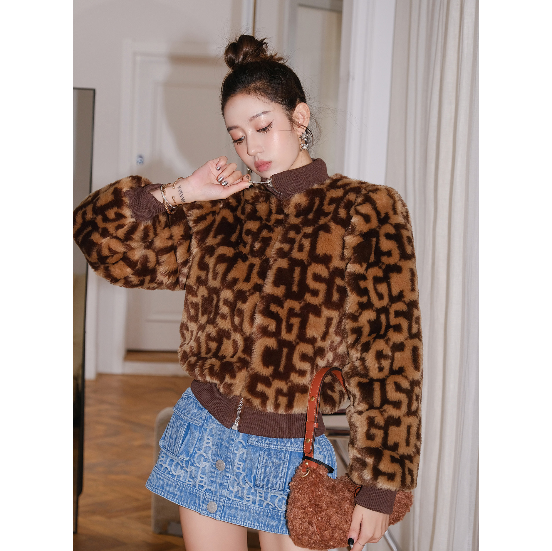 【清货折现货】GCDS 复古环保毛皮草满印LOGO辣妹短外套大衣