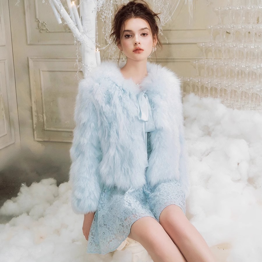 Wardrobes by chen 轻奢原创狐狸毛皮草外套女冬新款高定设计师