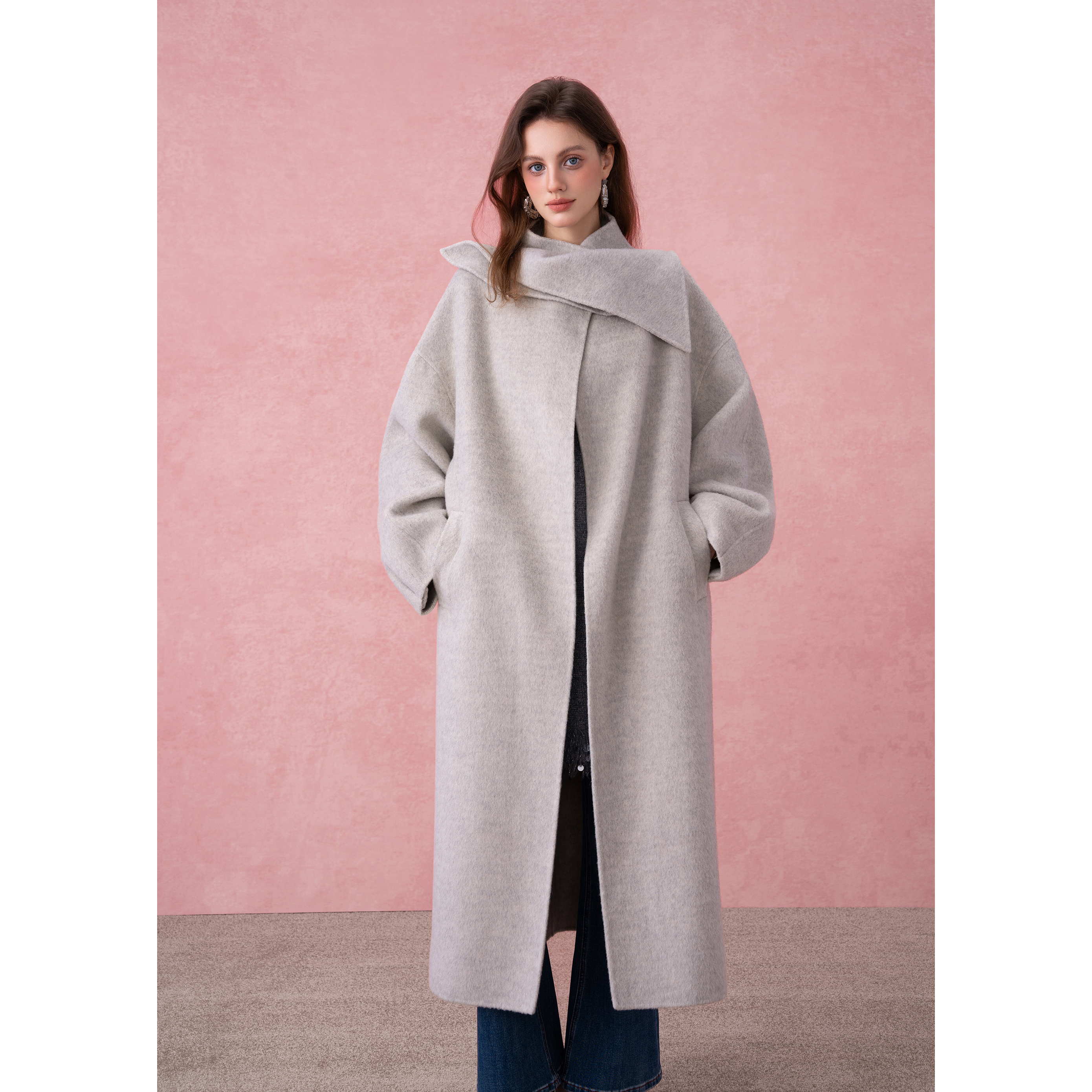 Diana Vevina 25AW 斜门襟廓形长款呢大衣