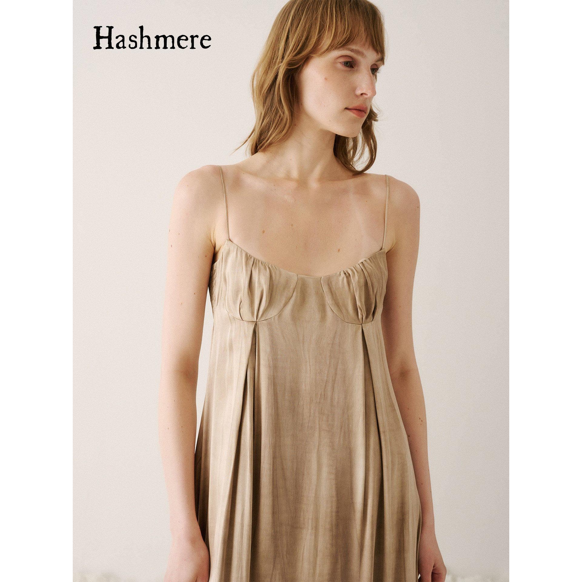Hashmere 26SS 奶茶色胸杯褶皱连衣裙复古印花松弛垂顺吊带长裙
