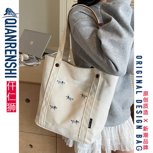 被帆布包狠狠拿捏啦~松弛感满满