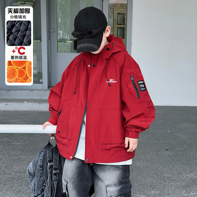 红色男童连帽加棉防风冲锋衣